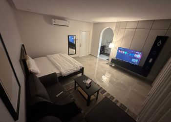 استديو هادئ بدخول ذاتي 