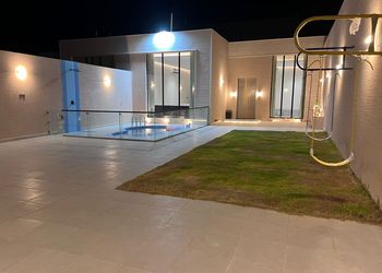 شاليه بألعاب أطفال ومسبح