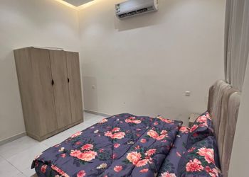 شقة بغرفة معيشة وغرفة نوم 