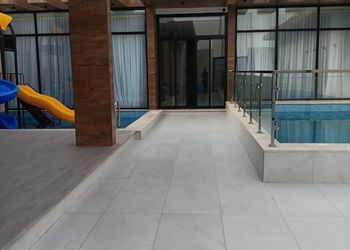 شالية بجلسة ومسبح العاب مائية 