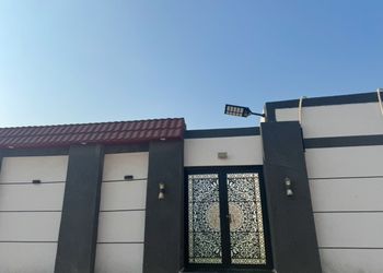 شاليه بمسطح اخضر و مسبح