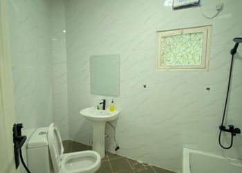 استديو بأثاث مريح وبسيط 
