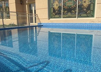 شاليه بمسطح اخضر ومجلس داخلي