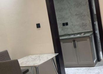 استديو بأثاث مريح وبسيط 