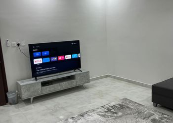 شقة بغرفة معيشة وغرفة نوم 