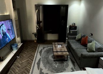 استديو بسرير ماستر وجلسة جانبية 