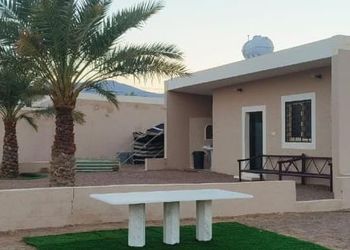 استراحة ومخيم بإطلالة جميلة