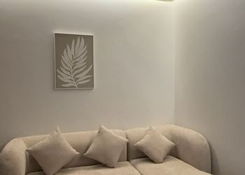 استديو بأثاث مريح وبسيط 