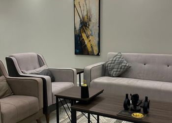 شاليه بمسبح خارجي ومسطح اخضر