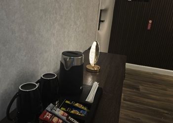 شقة بغرفة معيشة وغرفة نوم 