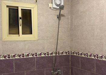 استديو بأثاث مريح وبسيط