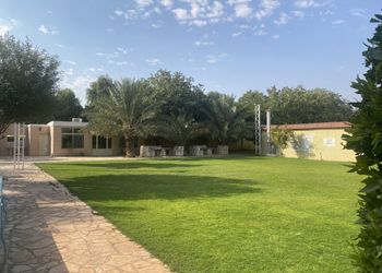 استراحة بمسبح وجلسة خارجية 