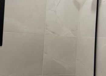 استديو بأثاث مريح وبسيط 