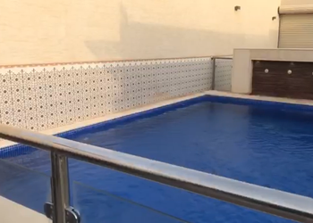 شاليه بصالة ومسبح خارجي 