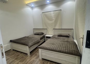 شاليه بجلسة خارجية ومسبح خارجي