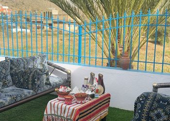 شقة بغرفة معيشة وغرفتين نوم 