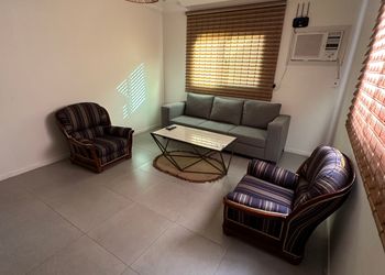 استديو راقي غرفة و حمام