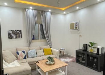 شقة بغرفتين نوم وصالة جلوس 