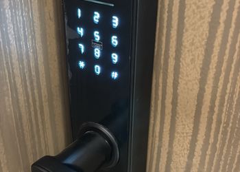 استديو بسرير ماستر وجلسة جانبية 