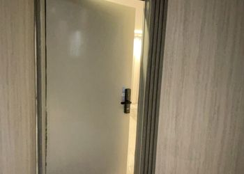 استديو بأثاث مريح وبسيط