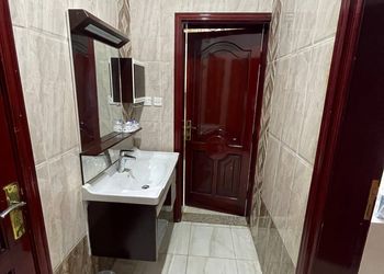 استديو بأثاث مريح وبسيط 