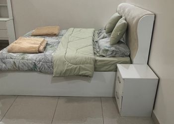 استديو بسرير ماستر وأثاث مريح 
