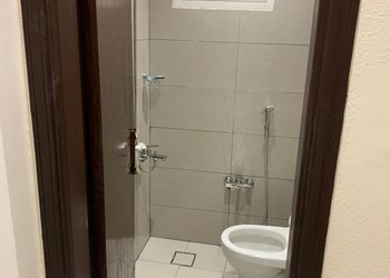 استديو بسرير ماستر وأثاث مريح 