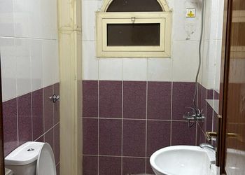 شقة بغرفة معيشة وغرفة نوم 