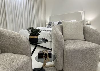 استديو بسرير ماستر وجلسة جانبية 