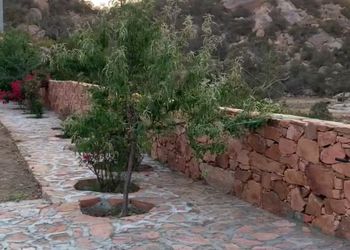 استراحة بمجلس بإطلالة على الجبل
