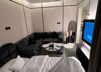 استديو هادئ بسرير ماستر