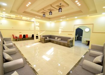 استراحة بمسطح اخضر وألعاب أطفال