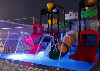 شاليه بمسبح وألعاب مائية 
