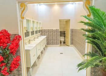 شاليه بمسطح اخضر ومجلس للمناسبات