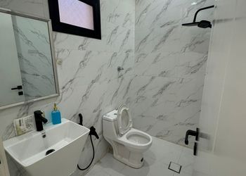 شقة بغرفة معيشة وغرفتين نوم 