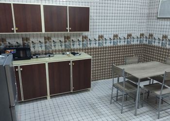 شقة بغرفتين نوم وصالة 