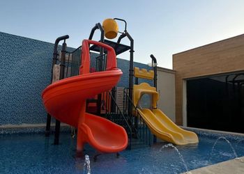 شاليه بجلسة خارجية وألعاب مائية