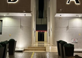 شقة بغرفة جلوس وغرفتين نوم 