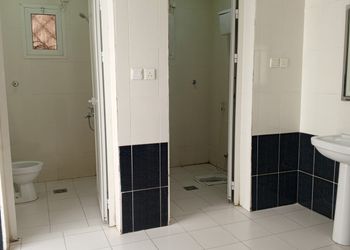 استراحة بمسطح اخضر وجلسة خارجية