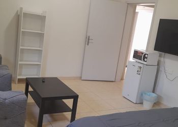 استديو بسرير ماستر 