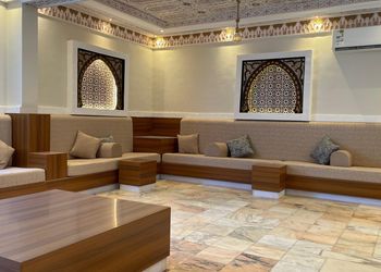 شاليه بجلسة خارجية وألعاب أطفال
