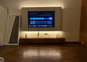 استوديو بسرير ماستر وتلفزيون 212