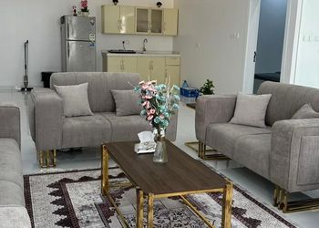 شاليه بمسطح اخضر ومسبح 
