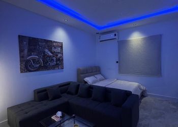 استديو بسرير ماستر وجلسة 