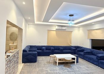 غرفة بسريرين مفردة داخل مزرعة 