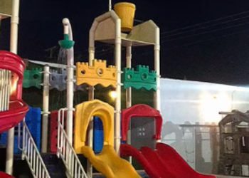 شاليه بمسبح بألعاب مائية وجلسات