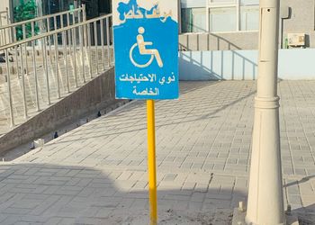 شقة بغرفة نوم وأثاث مريح 