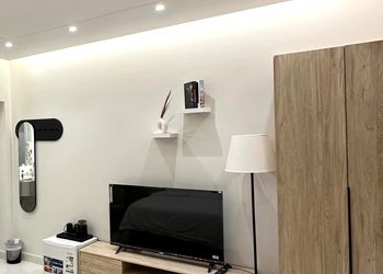 استديو بأثاث مريح وبسيط 