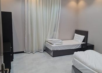 شاليه بجلسة خارجية وألعاب أطفال
