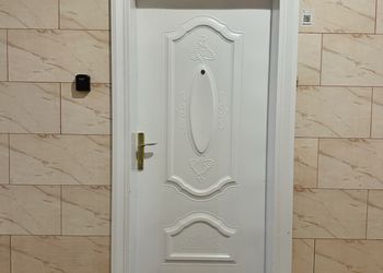شقة بصالة أنيقة وغرفتين نوم 